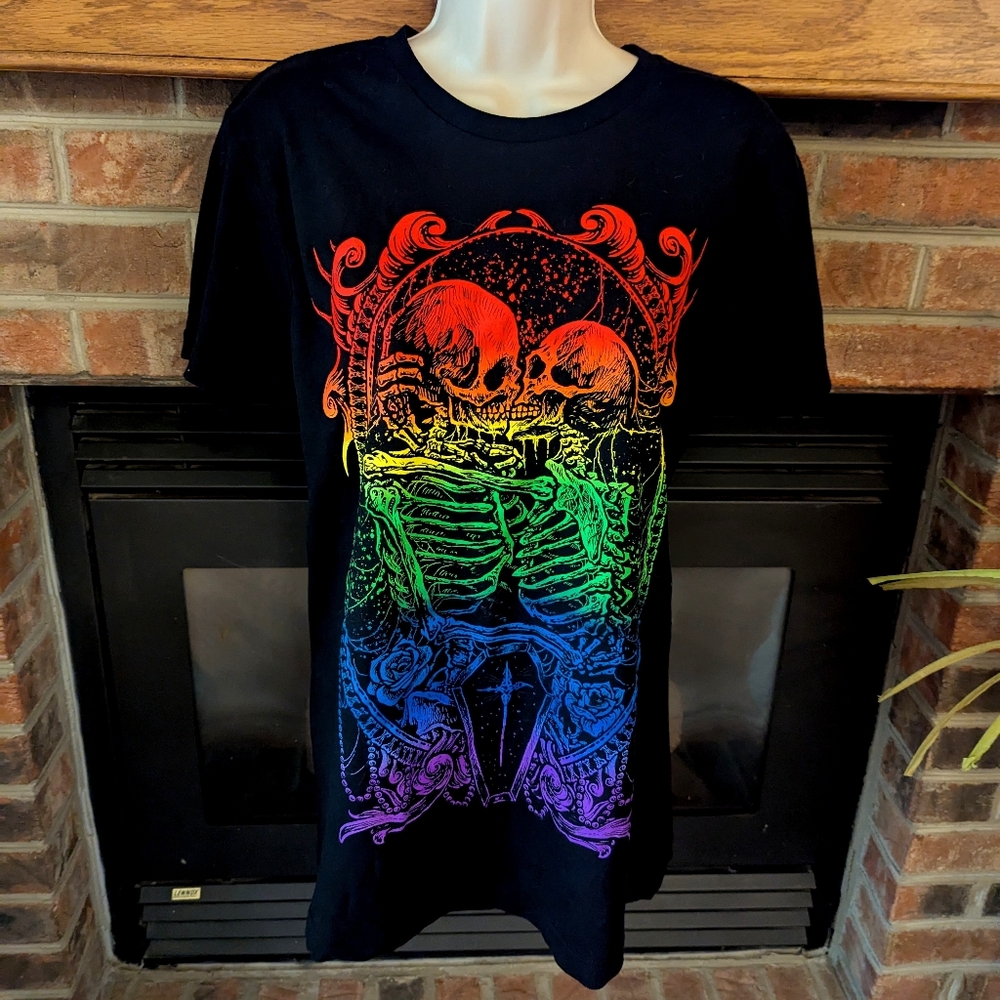 Hot Topic NWT Graphic Skeleton Print T-Shirt Size Small
